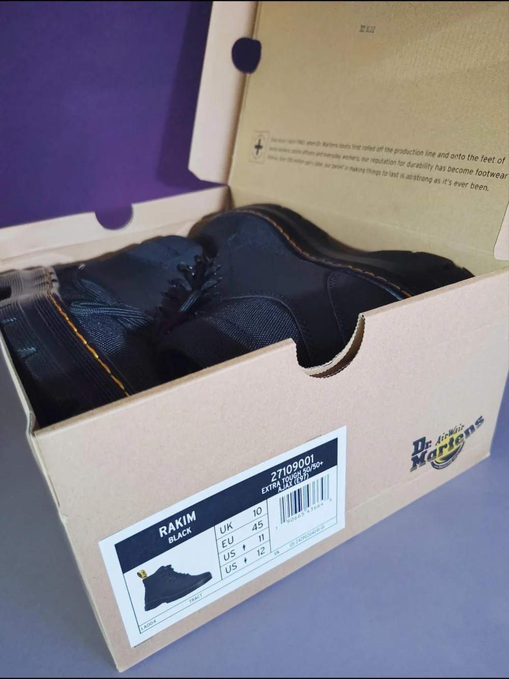 (NWT)Dr. Martens Air Wair Black Lace-Up Combat Boots - Unisex